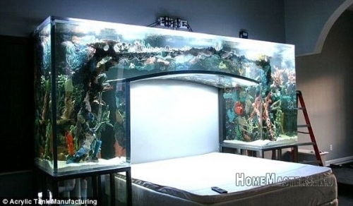 спальня с аквариумом
