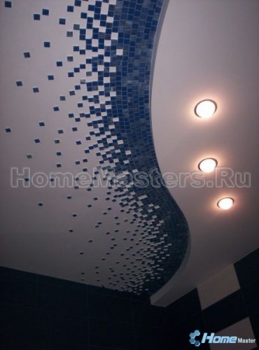 мозаика на потолке в ванной комнате

