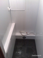 remont-vannoi-i-tualeta-iz-atseida-shifera-plastikovymi-panelyami-pvh-301220111407.jpg