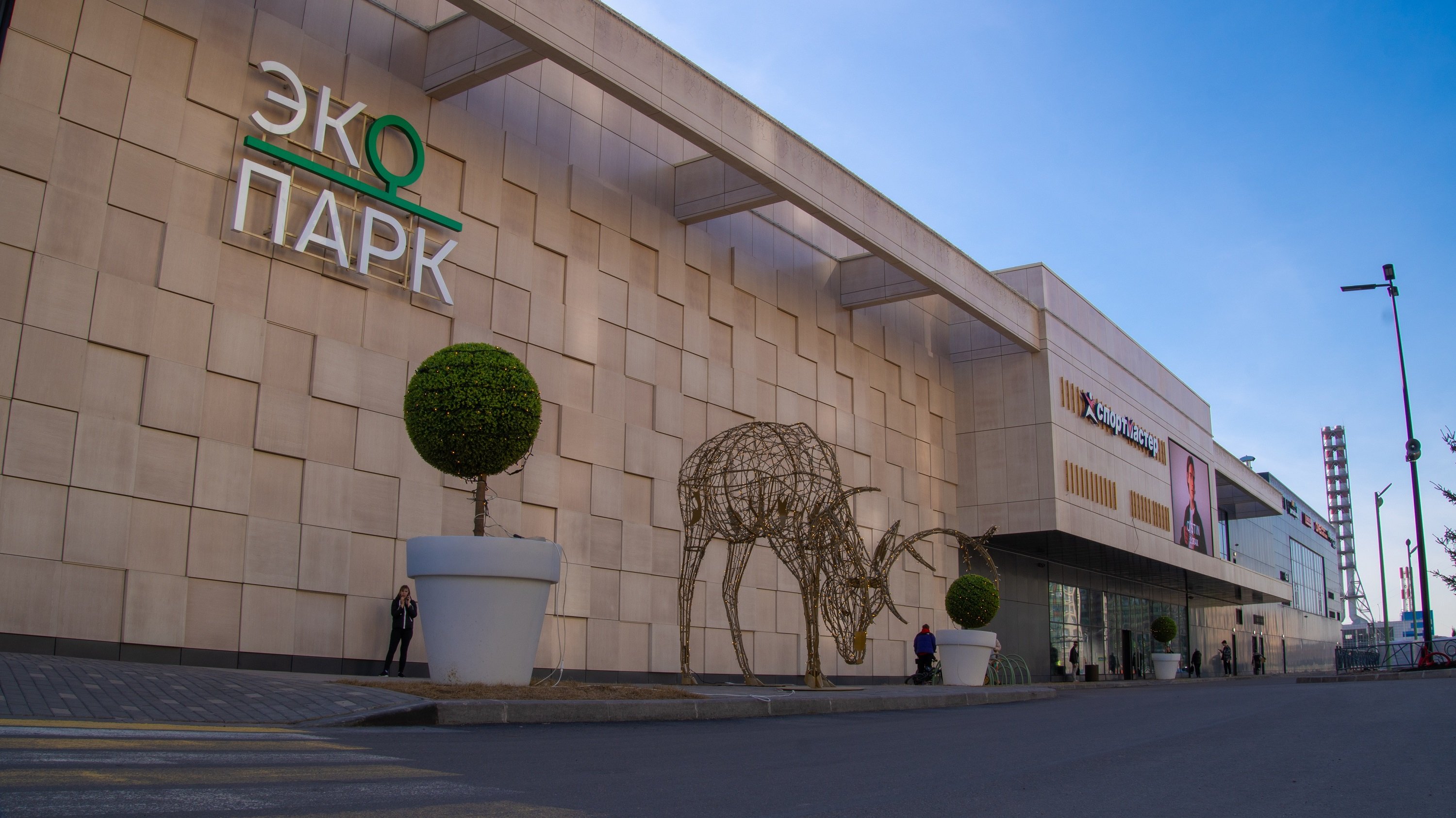 Подробнее о "Керамогранит, оцинкованный металл или композит: гид по выбору для нетехнарей"