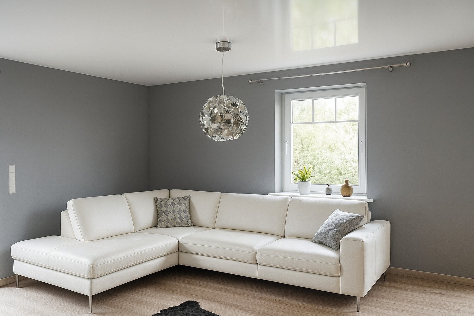 Подробнее о "Как добиться эффекта высоких потолков без ремонта"