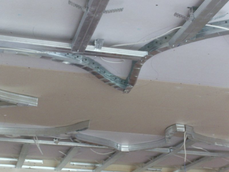 Процесс сборки 2 уровня потолка из гипсокартона