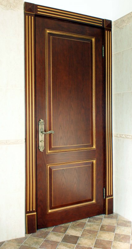 Фото межкомнатной глухой двери Альберт цвет ореха от Роял Интерни