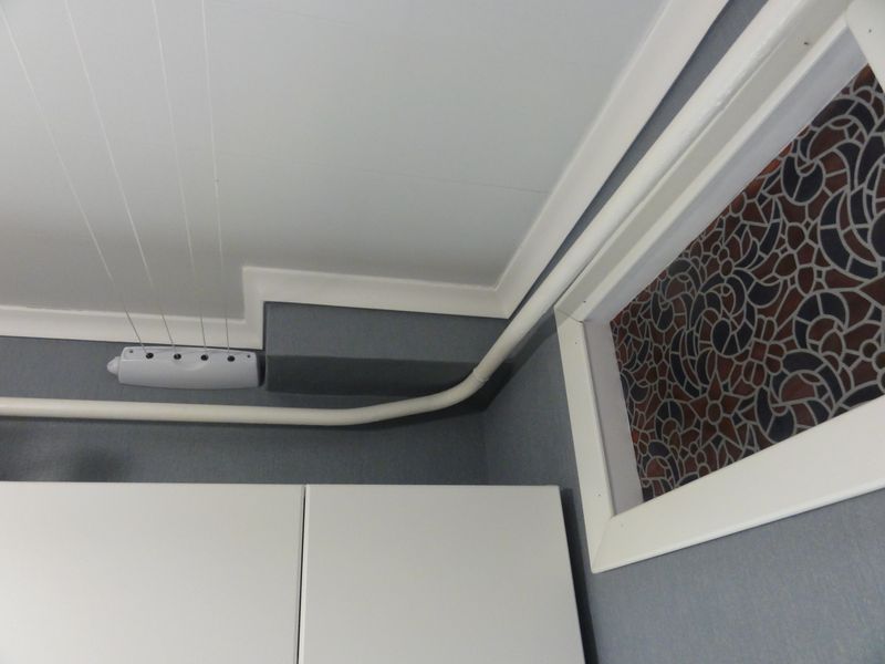 Как спрятать вытяжку на кухне фото под натяжным потолком