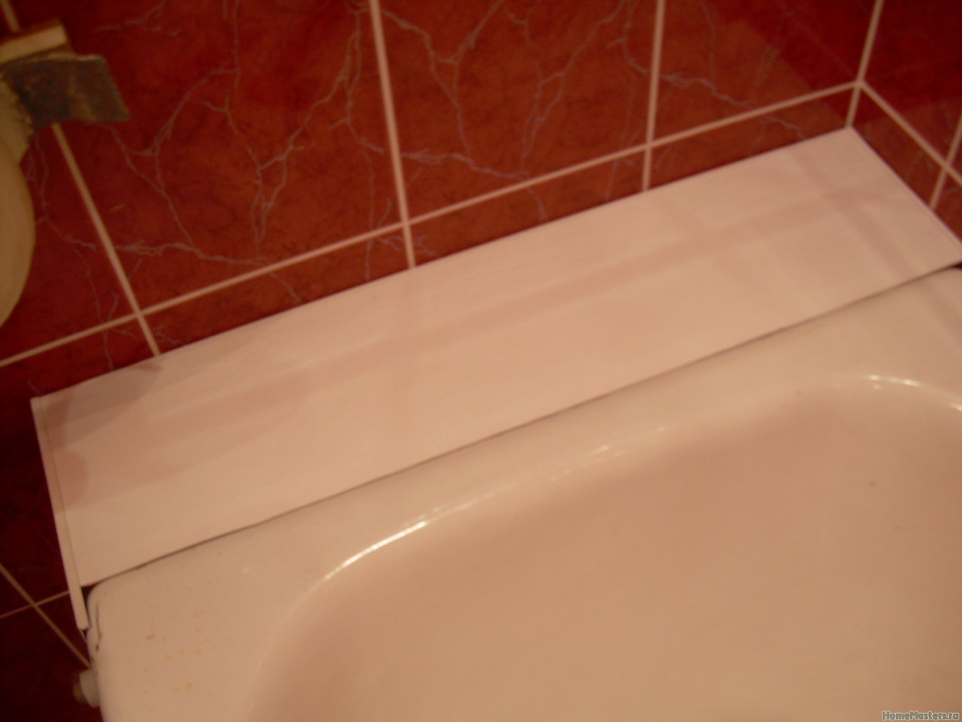 Чем заделать стык между ванной и плиткой на стене?