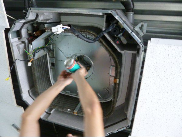 Как снять помпу с кондиционера Техническое обслуживание кондиционеров Вентиляция и кондиционирование Школа ремо