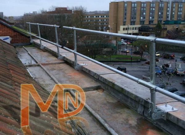 Решетчатое кровельное ограждение для многоэтажки