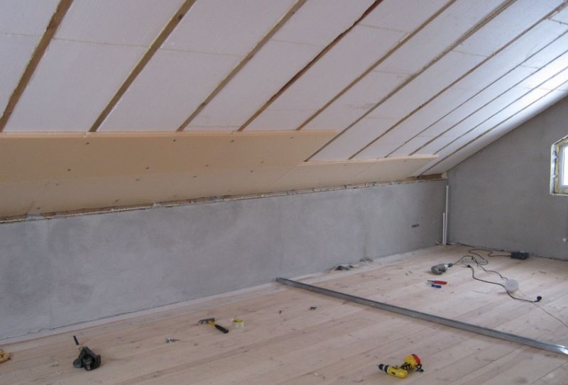 kakoy-uteplitel-luchshe-dlya-kryishi-raz