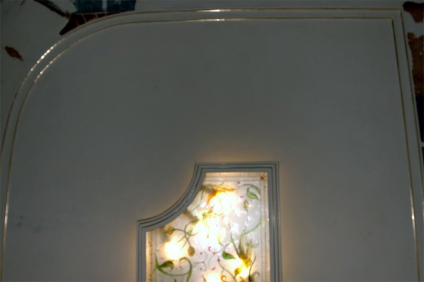 Форма светильника созрела из формы потолка, только дуги развернула внутрь..jpg