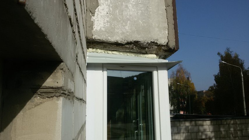 Монтаж балконной рамы на брус