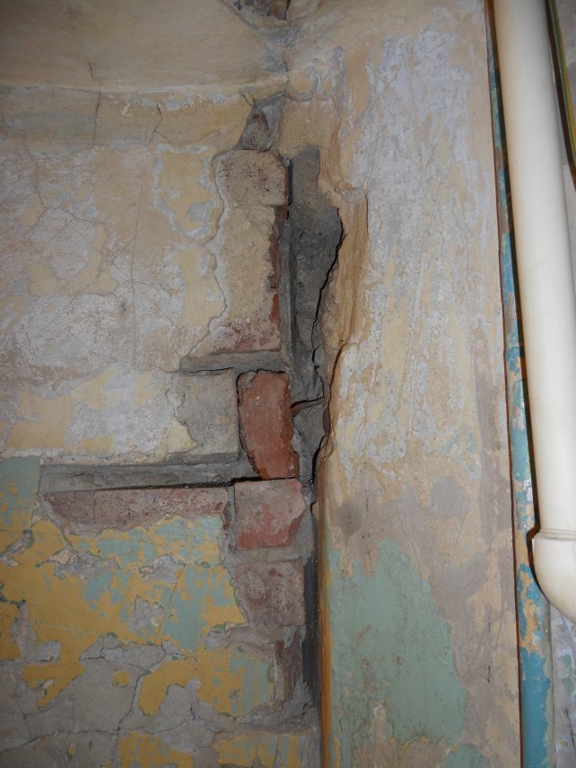 Отсюда выпал кирпич.JPG