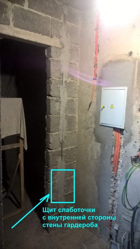 СтенаГардеробнойОбщийВид.jpg