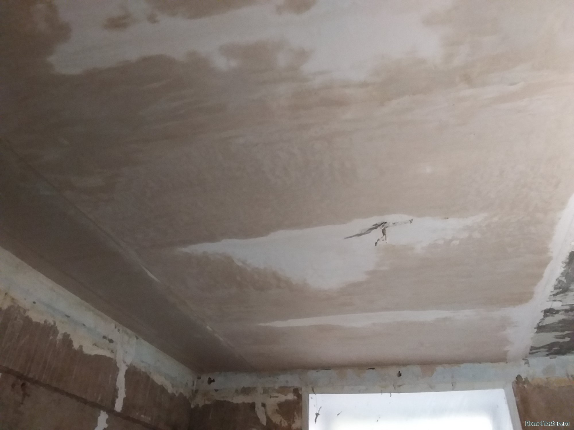зашпаклевать бетонный потолок