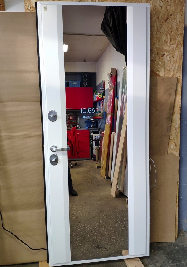 umnaya dver s sensornym displeem