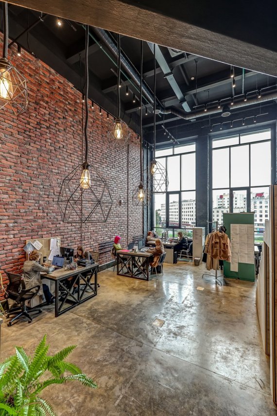 betonnyj-stol-v-interere