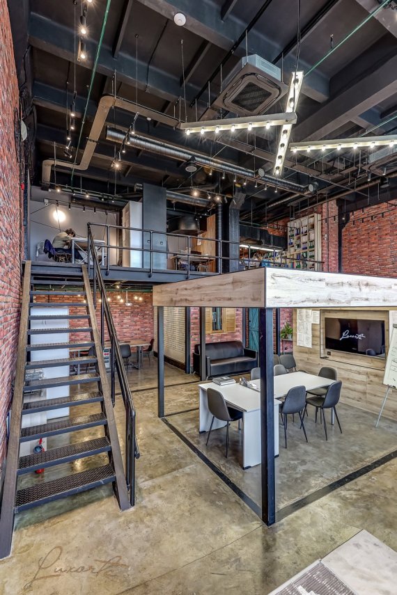 interer-ofisa-v-stile-loft