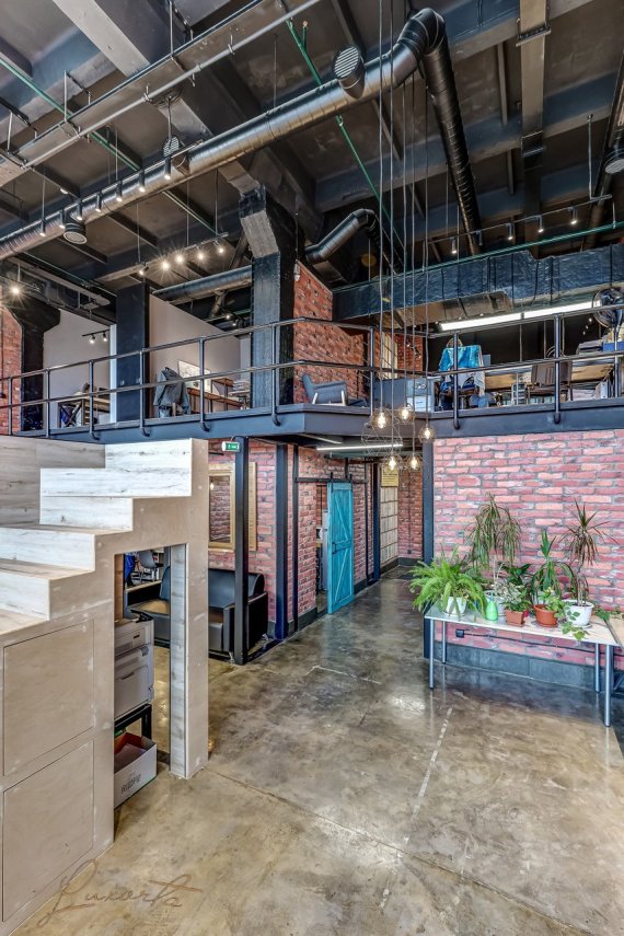 mesto-dlya-hraneniya-butylok-dlya-vody