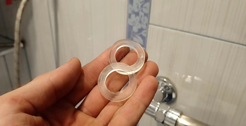 master_izoliruet_tech_s_pomoshyu_prokladki.thumb.jpg.a0a193fac51b636270414f8a80a46443.jpg