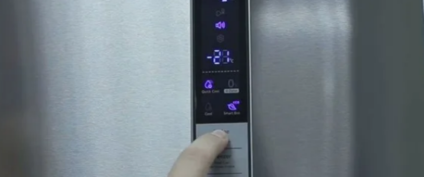 klient_trogaet_regulyator_temperatury_na_dvertce_holodilnika.thumb.png.a83a64faee34cbf4d14640c5ab4cfe92.png