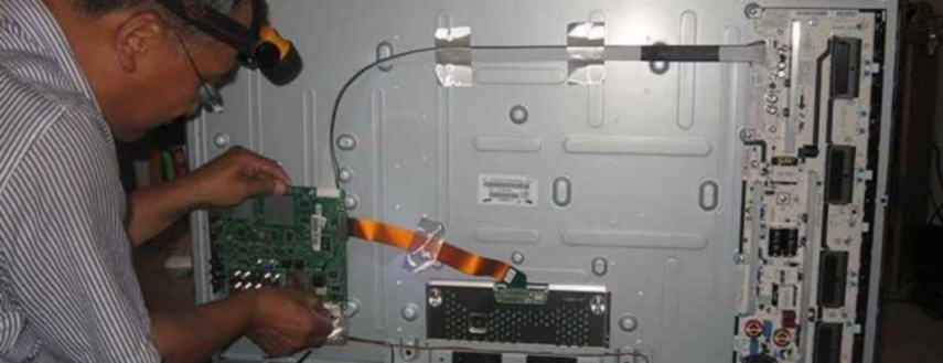 master_razbiraet_korpus_televizora.thumb.png.86f9761d7dadfbc01c879c446752cffc.png