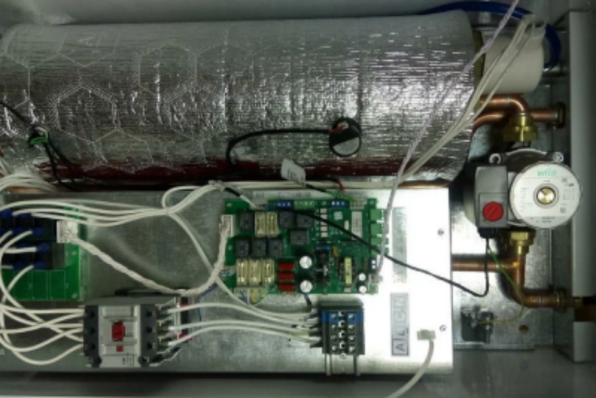 master_osmatrivaet_vnutrennosti_elektrokotla.thumb.png.662b56740f8001c0aed46668c8922a37.png