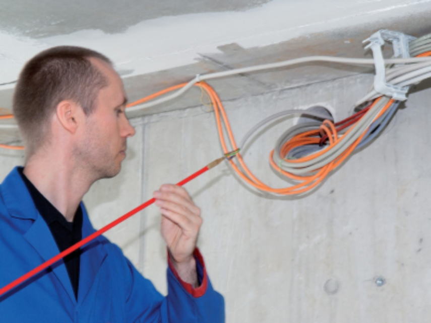 master_prokladyvaet_kabel.thumb.png.a9bffac68de4f492aa1a8133a76b189b.png