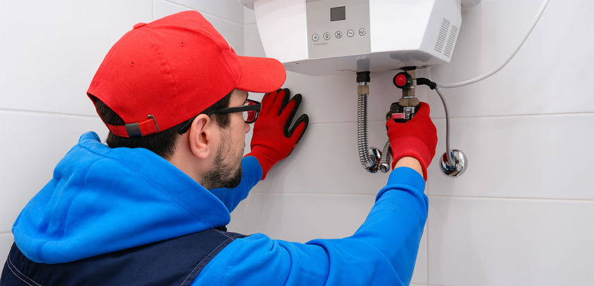 Master_osmatrivaet_boiler_s_nizhnei_podvodkoi.thumb.png.96468115411e05eb930008c687ba0f9c.png