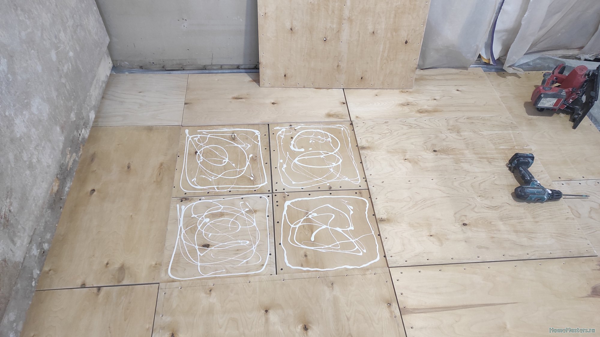 Подробнее о "Пол в квартире стяжка + деревянный"