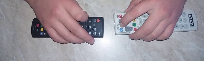 Master_sravnivaet_rabotu_shtatnogo_i_sovmestimogo_pulta_pered_televizorom.thumb.png.c908fff25bbc4865a84eca0e83a6e245.png