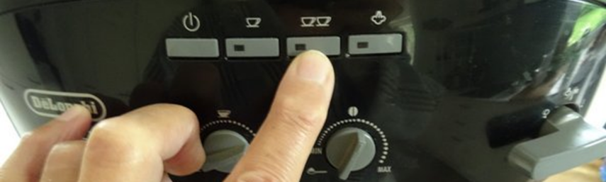 master_diagnostiruet_DeLonghi_s_otkrytoi_servisnoi_panelyu.thumb.png.a7e5869fb8deb8e42ca10f49d000e57b.png